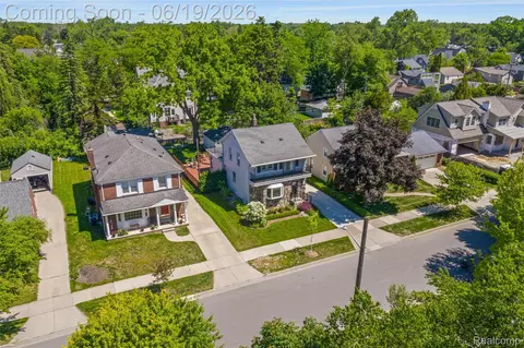 10504 Borgman Ave, Huntington Woods, MI 48070
