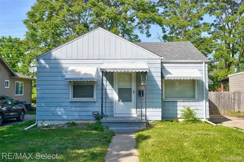 4305 Pengelly Rd, Flint, MI 48507
