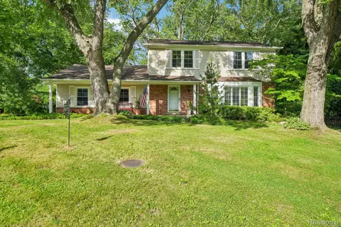 2675 Douglas Dr, Bloomfield Hills, MI 48304