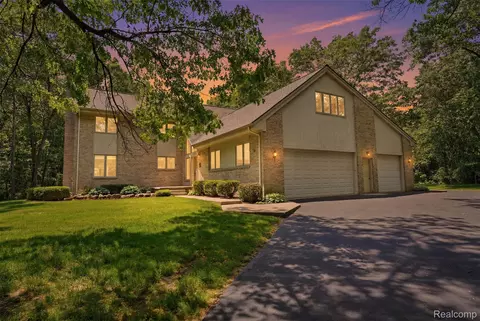 27967 Galien Dr, Lyon, MI 48178