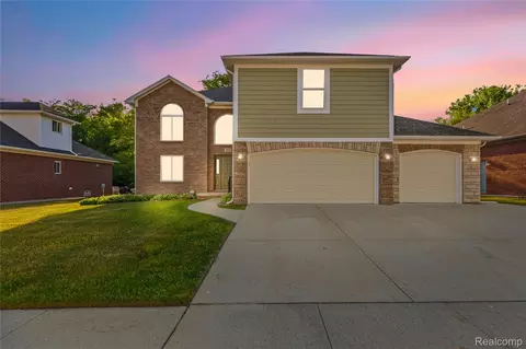 38124 Cobble Creek Ct, Sterling Heights, MI 48312