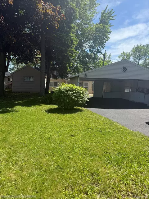 933 Myrtle Ave, Waterford, MI 48328