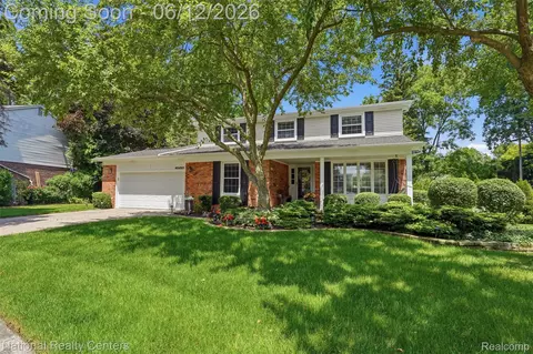 46490 Rockledge Dr, Plymouth, MI 48170