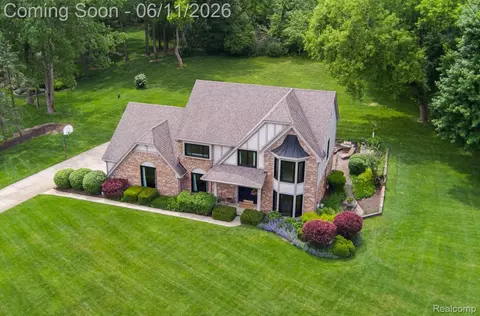 6563 Sun Valley Dr, Independence, MI 48348