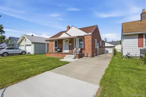 1130 Electric St, Wyandotte, MI 48192