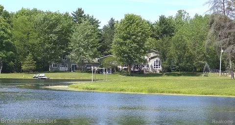 5910 Spring Valley Ln, Dryden, MI 48428