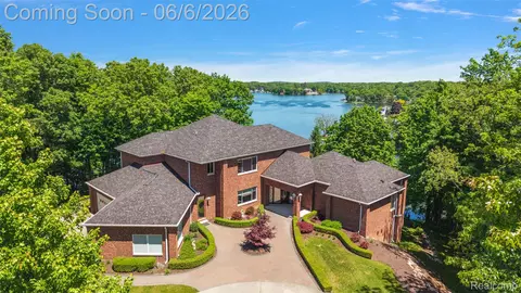 781 Windy Fields Ct, Addison, MI 48367