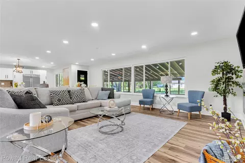 24139 Philip Dr, Southfield, MI 48075