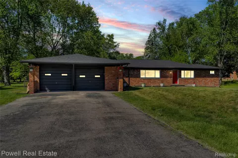 24139 Philip Dr, Southfield, MI 48075