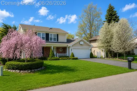 40437 Village Wood Rd, Novi, MI 48375