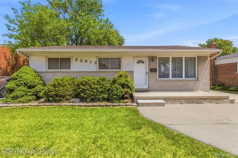 22913 Masonic Blvd, Saint Clair Shores, MI 48082