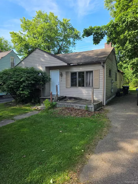 4217 Pengelly Rd, Flint, MI 48507