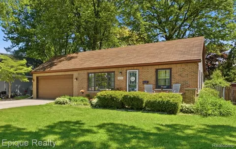 1609 New Jersey Ave, Marysville, MI 48040