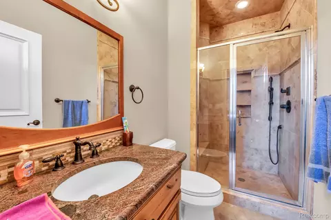 Bath - 277 Brittany Ln, Saline, MI 48176 photo 9 of 10