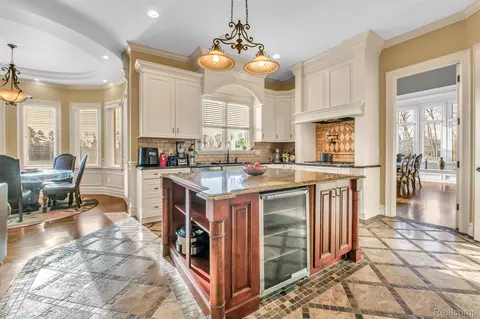 Kitchen - 277 Brittany Ln, Saline, MI 48176 photo 2 of 3