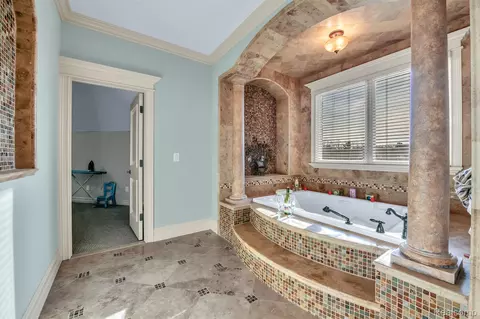 Bath - 277 Brittany Ln, Saline, MI 48176 photo 5 of 10
