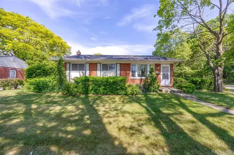939 S Wildwood St, Westland, MI 48186