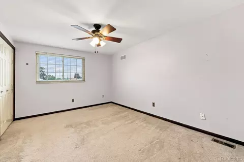 Bedroom - 18238 Red Oaks Dr, Macomb, MI 48044 photo 7 of 8