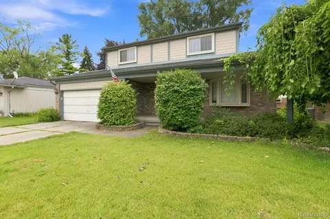 Exterior - 18238 Red Oaks Dr, Macomb, MI 48044 photo 1 of 4