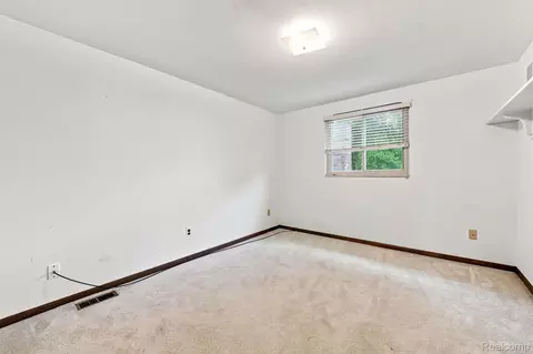 Bedroom - 18238 Red Oaks Dr, Macomb, MI 48044 photo 5 of 8