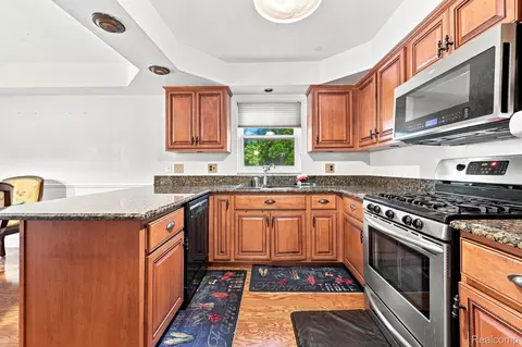 Kitchen - 18238 Red Oaks Dr, Macomb, MI 48044 photo 1 of 2