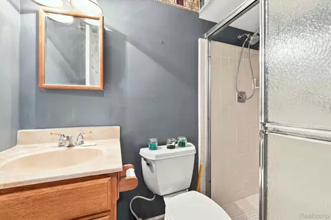 Bath - 18238 Red Oaks Dr, Macomb, MI 48044 photo 1 of 2