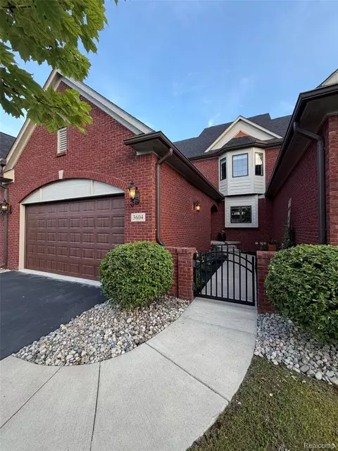 3604 Bay Harbor Dr #78, Brighton, MI 48114