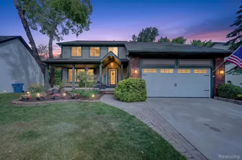 611 Thornehill Trl, Oxford, MI 48371