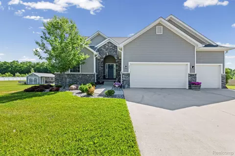 751 Nelson William Dr, Brandon, MI 48462