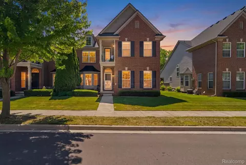 42682 Park Cresent Dr, Sterling Heights, MI 48313