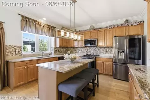 Kitchen - 48879 Michaywe Dr, Macomb, MI 48044 photo 3 of 8