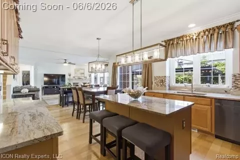 Kitchen - 48879 Michaywe Dr, Macomb, MI 48044 photo 6 of 8