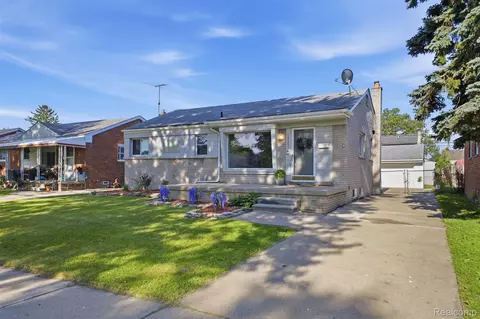 15080 Churchill St, Southgate, MI 48195