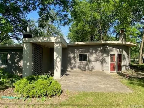 1131 Kettering St, Burton, MI 48509