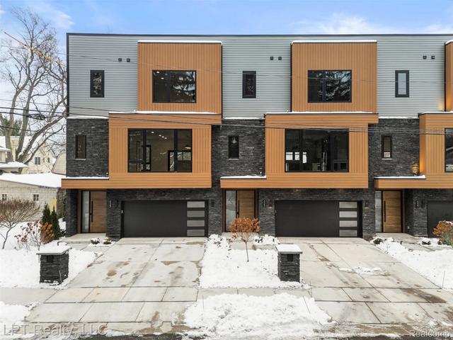 527 Walnut St, Brighton, MI 48116