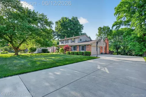 33717 Heritage Hills Dr, Farmington Hills, MI 48331