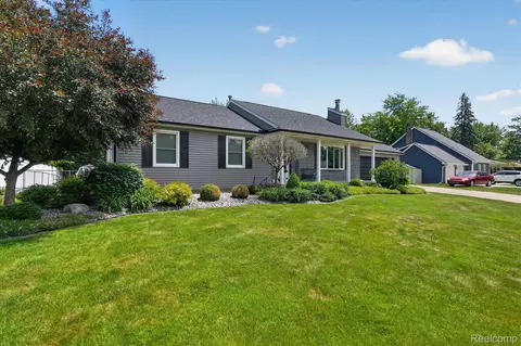 2236 Oak Shade Dr, Davison, MI 48423