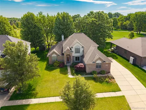35724 Saint Clair Dr, New Baltimore, MI 48047