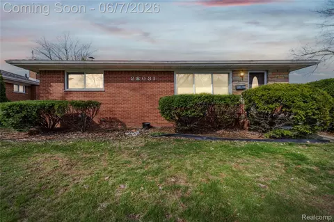 28031 Lorraine Ave, Warren, MI 48093