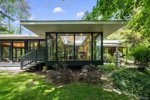 3954 N Ellamae Rd, Oakland, MI 48363
