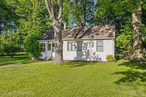 32660 Saint Vincent Ave, Warren, MI 48092