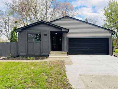570 Hidden Ridge Dr, Troy, MI 48083