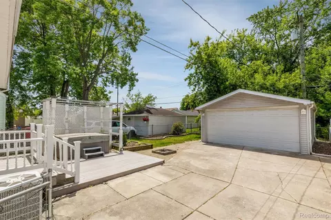 24921 Lexington Ave, Eastpointe, MI 48021