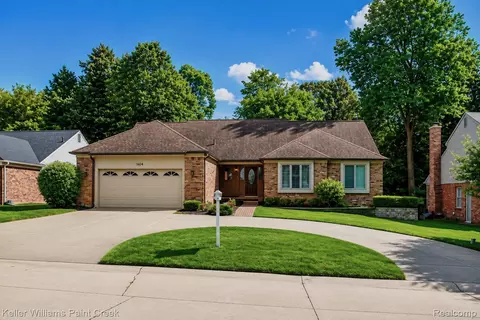 1447 Oakstone Dr, Rochester Hills, MI 48309