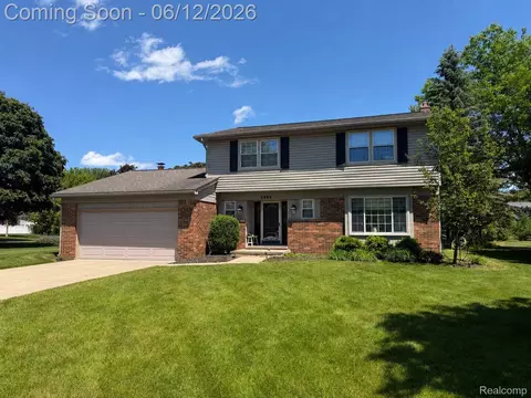 2466 Armstrong Ct, Orion, MI 48360