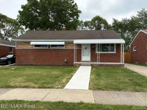 25184 Collingwood St, Roseville, MI 48066