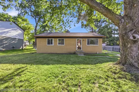 520 May Rd, Rochester Hills, MI 48307