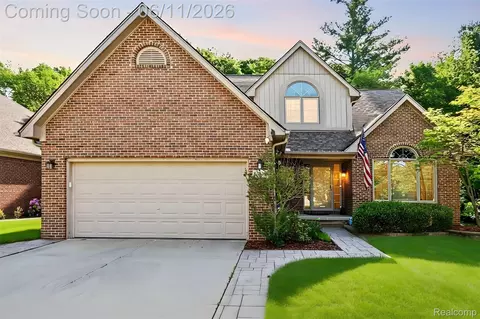 57572 Suffield Dr, Washington, MI 48094