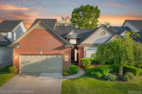 1723 Pine Forest Dr, Commerce, MI 48390