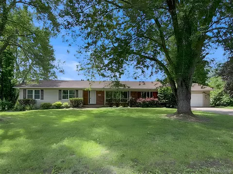 140 Darwin Rd, Putnam, MI 48169